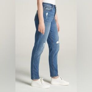 AMERICAN TALL Jada Mom Distressed Jeans